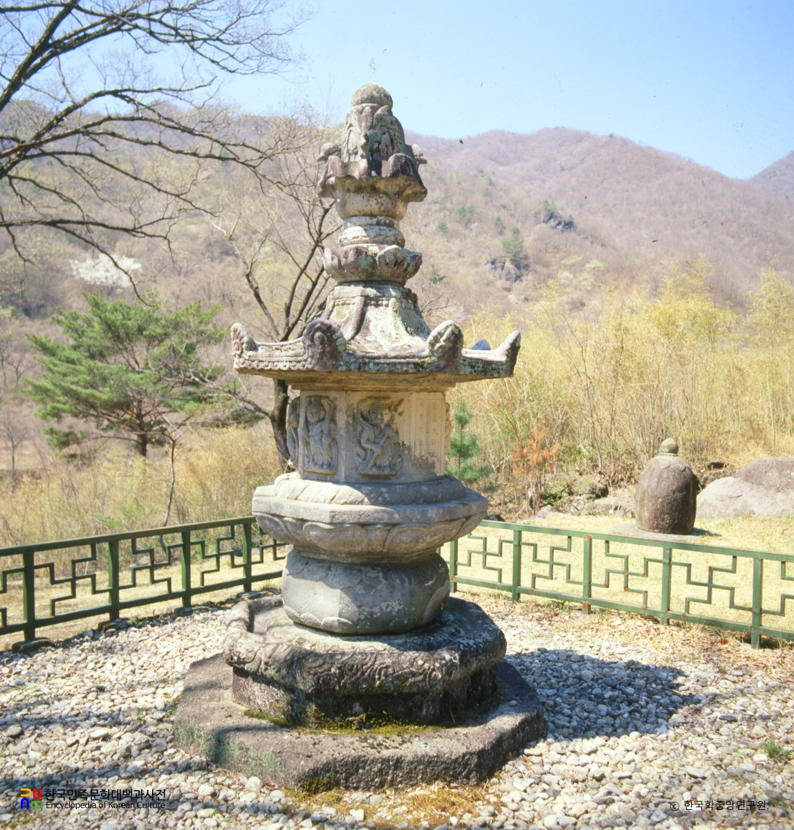 구례 연곡사 소요대사탑 후측면