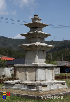 산청 단속사지 서 삼층석탑 정측면