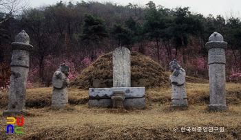 양주 이수광 선생 묘 정면