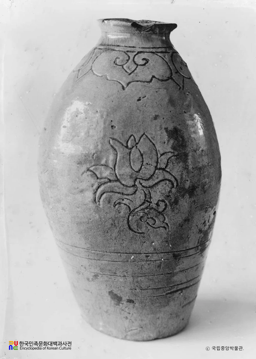 청자 음각 모란문 편호