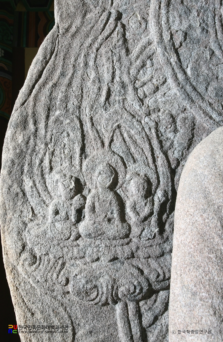 영주 북지리 석조여래좌상 중 서쪽 불상 광배 좌측 삼존화불