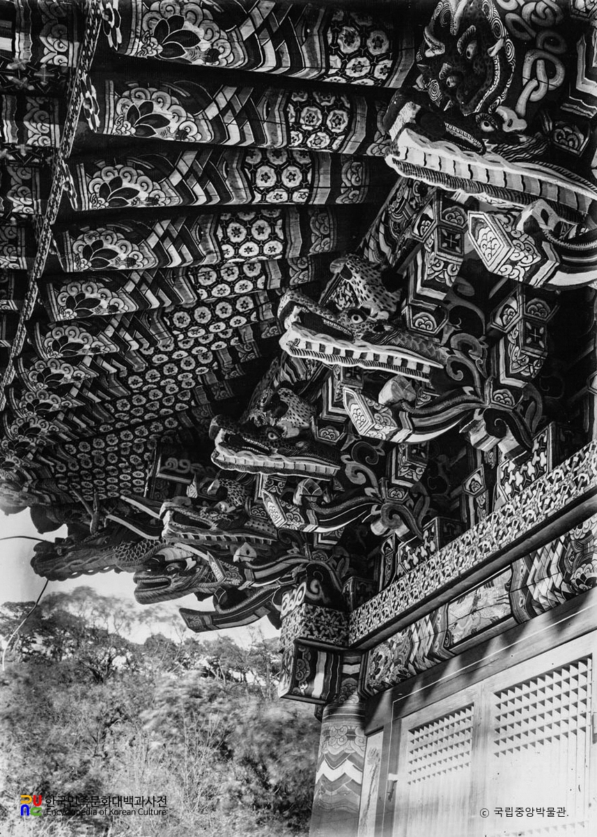 영변 서운사 대웅전 우측 처마