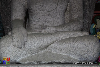 합천 청량사 석조여래좌상의 수인과 발