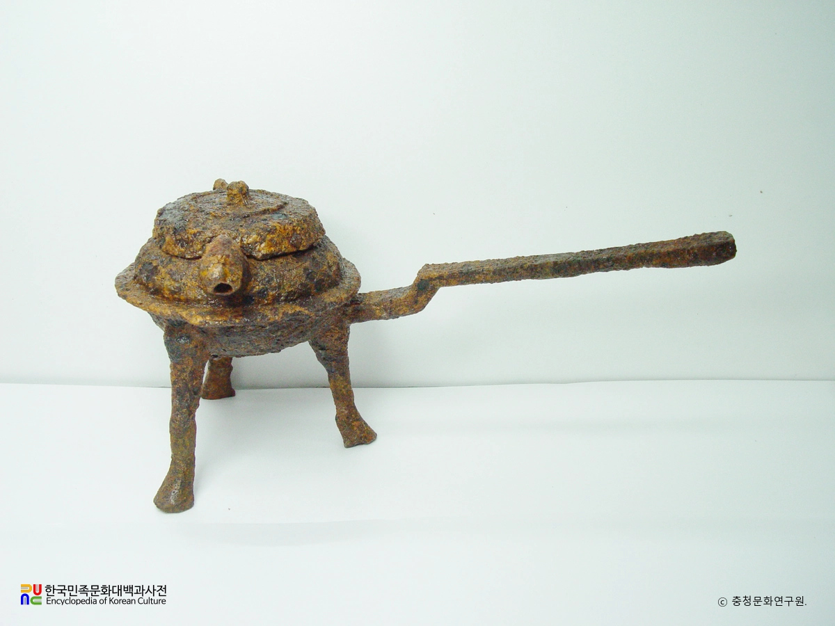 서산 부장리 고분군 중 철제초두