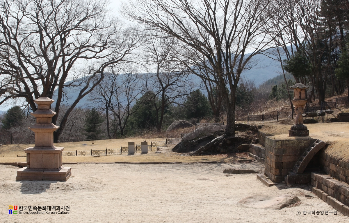 합천 영암사지 삼층석탑과 쌍사자 석등 전경