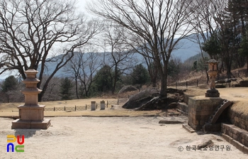 합천 영암사지 삼층석탑과 쌍사자 석등 전경