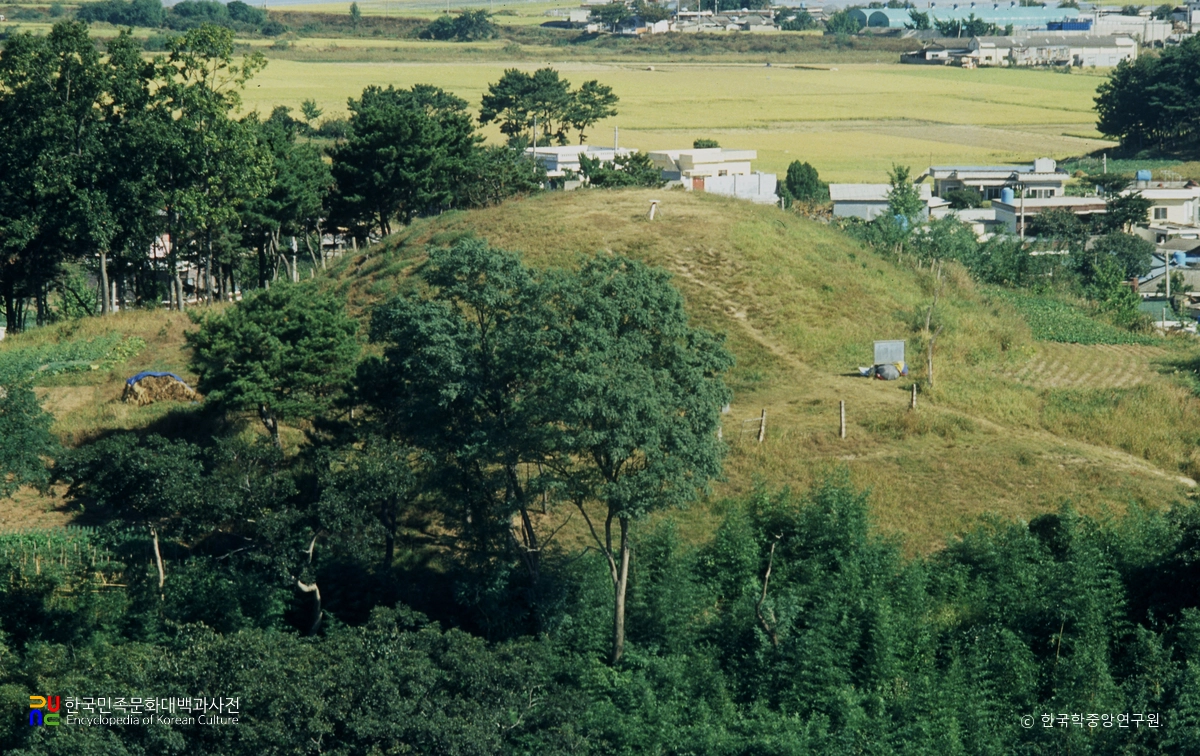 경남 고성 송학동 고분군 중 한 고분