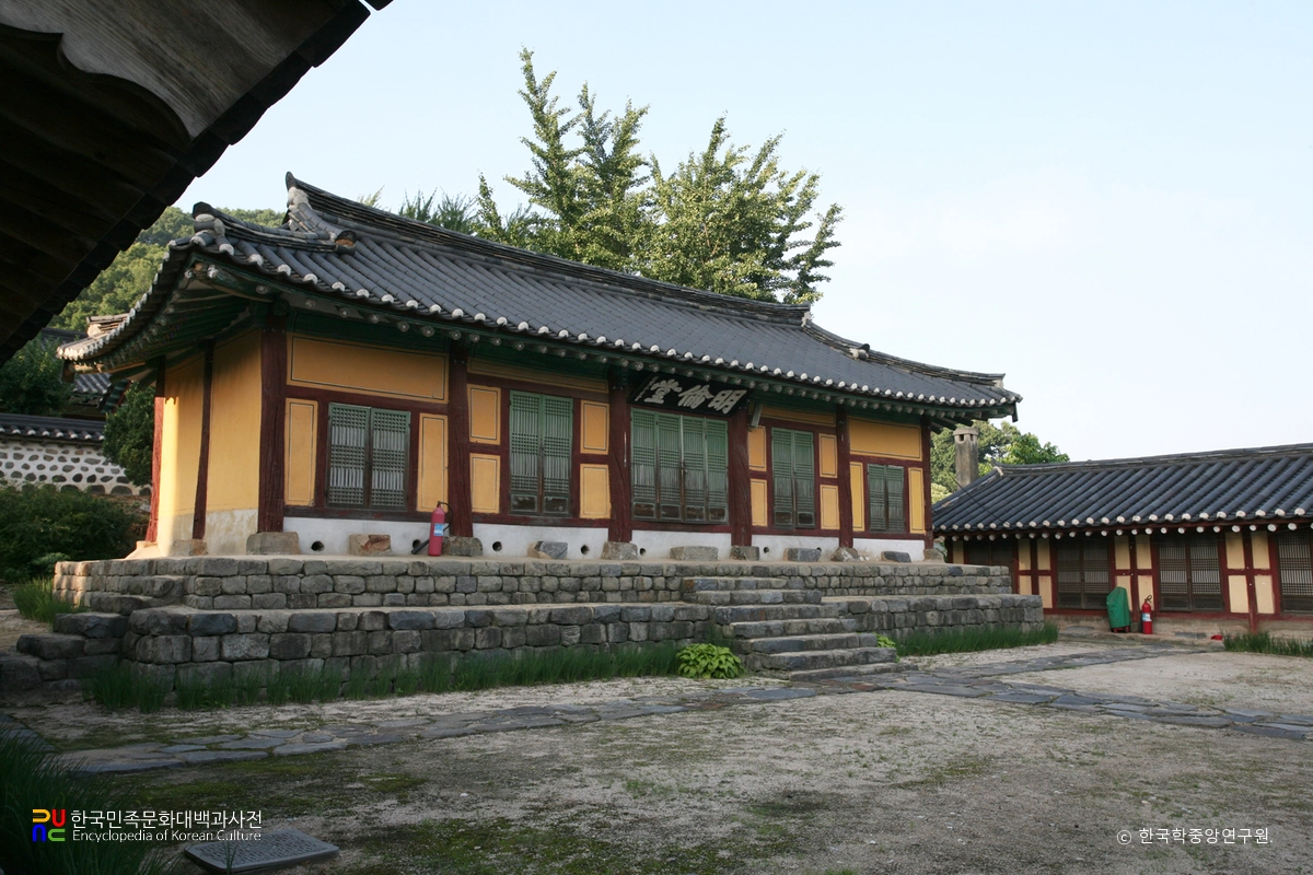 아산 온양향교 명륜당 정측면