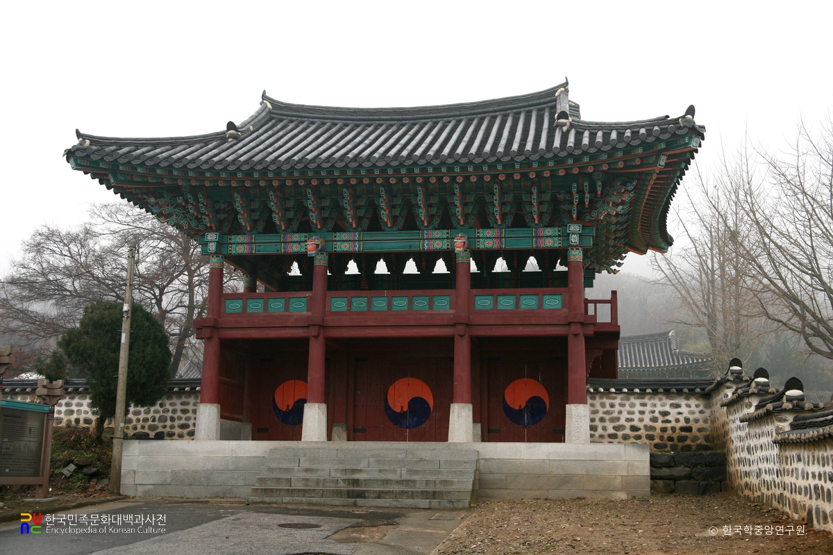 부여 홍산현 관아 정문 정면