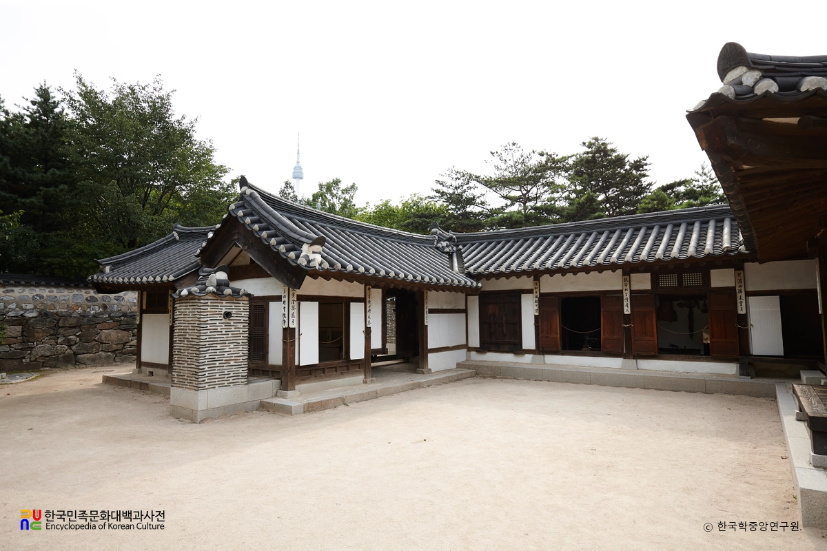 서울 삼청동 오위장 김춘영 가옥 안마당