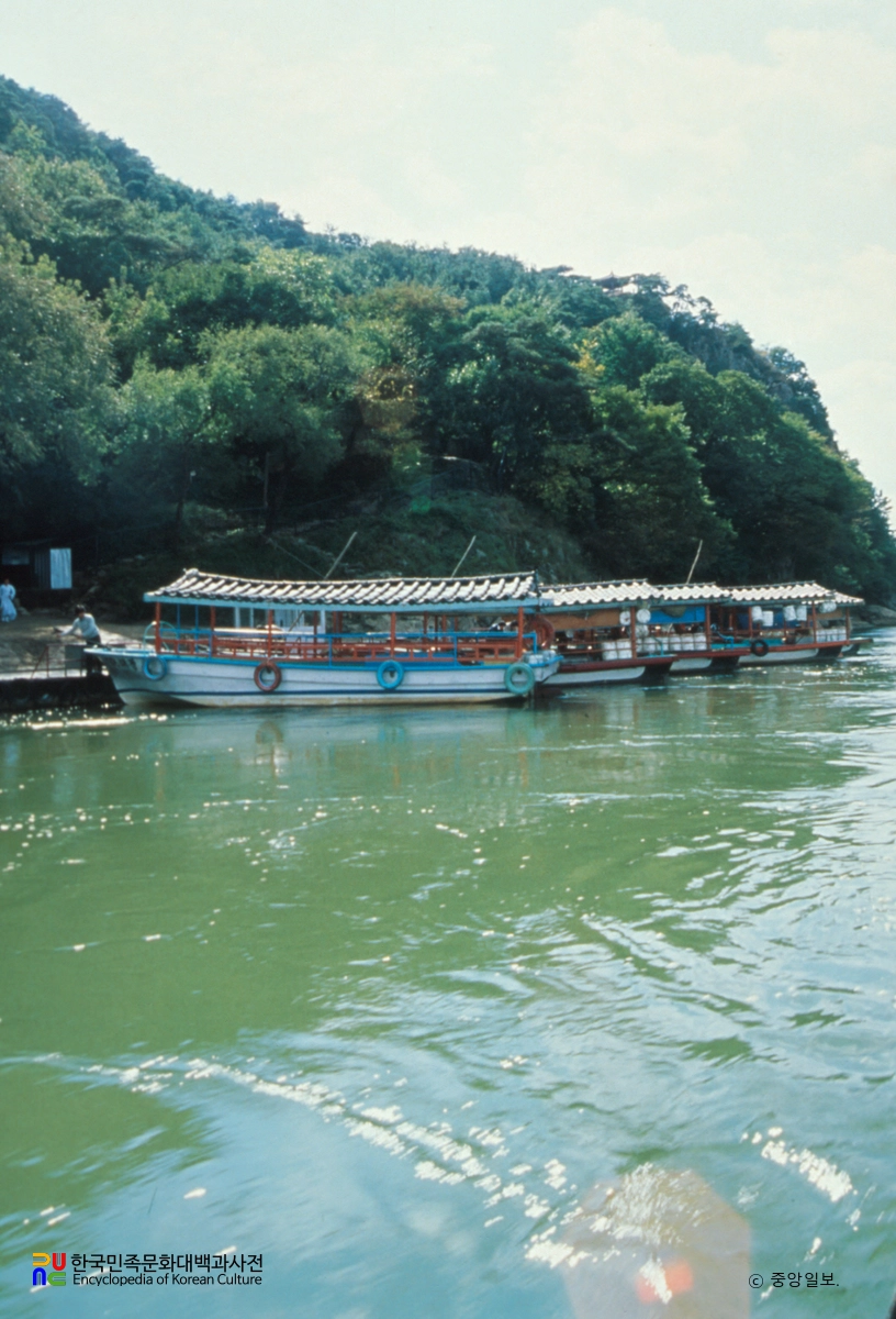 백마강의 나룻배