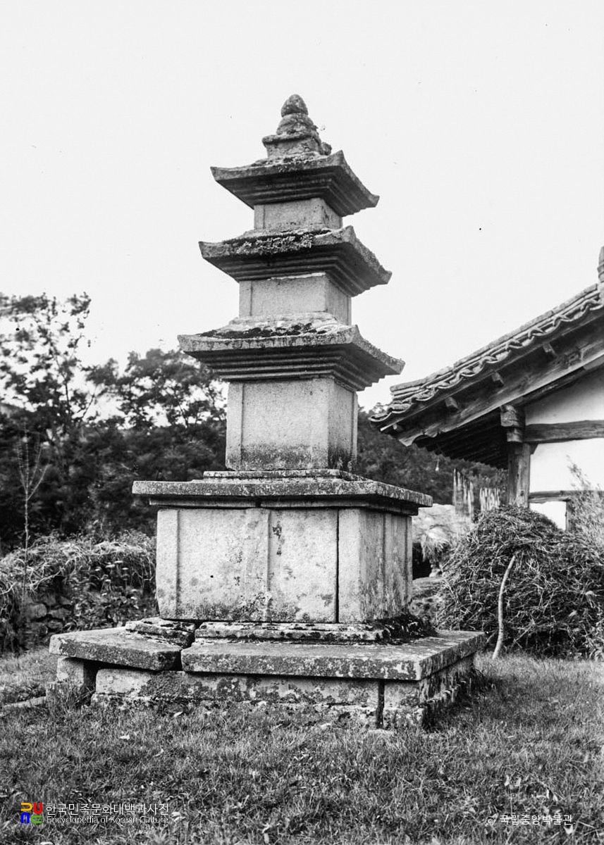 대구 동화사 비로암 삼층석탑 후측면