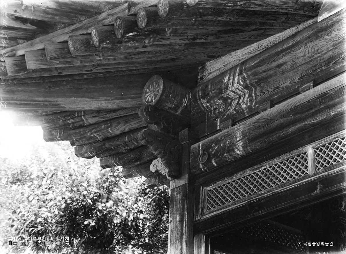 서울 경복궁 중 융무당 북서쪽 추녀 정측면