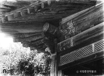 서울 경복궁 중 융무당 북서쪽 추녀 정측면