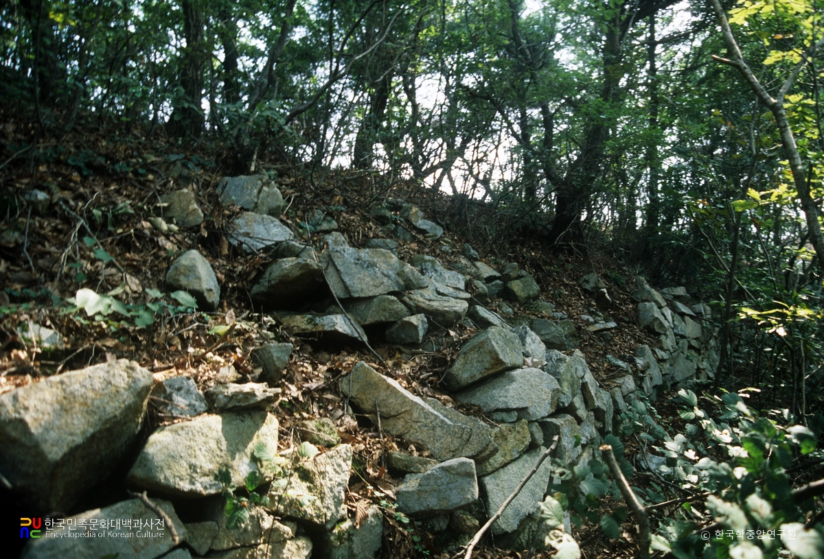 양산 신기리 산성 성벽