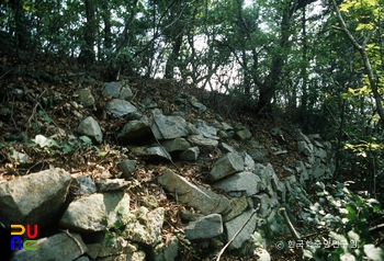 양산 신기리 산성 성벽