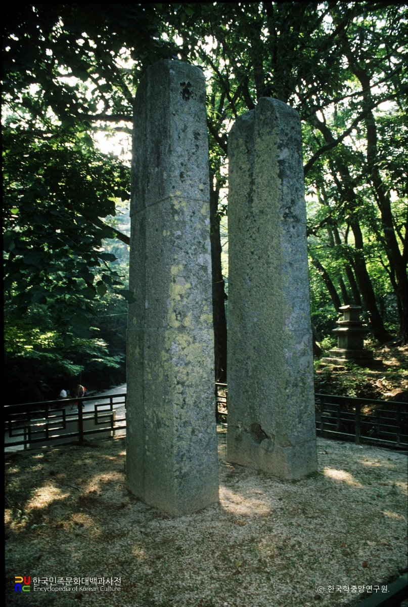 대구 동화사 당간지주 정측면