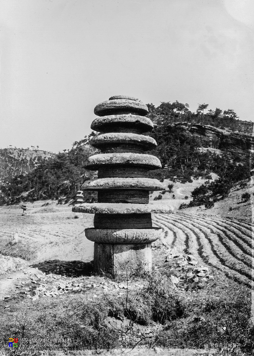 화순 운주사 원형다층석탑