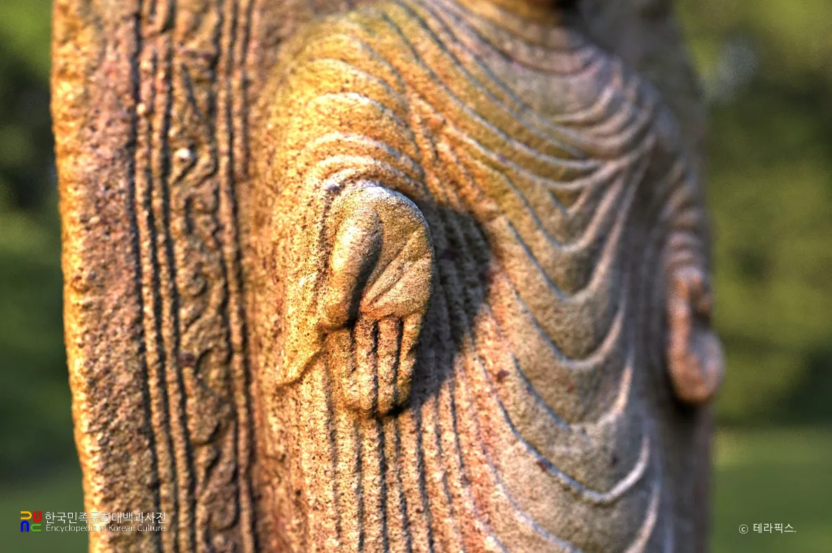 나주 철천리 석조여래입상의 수인