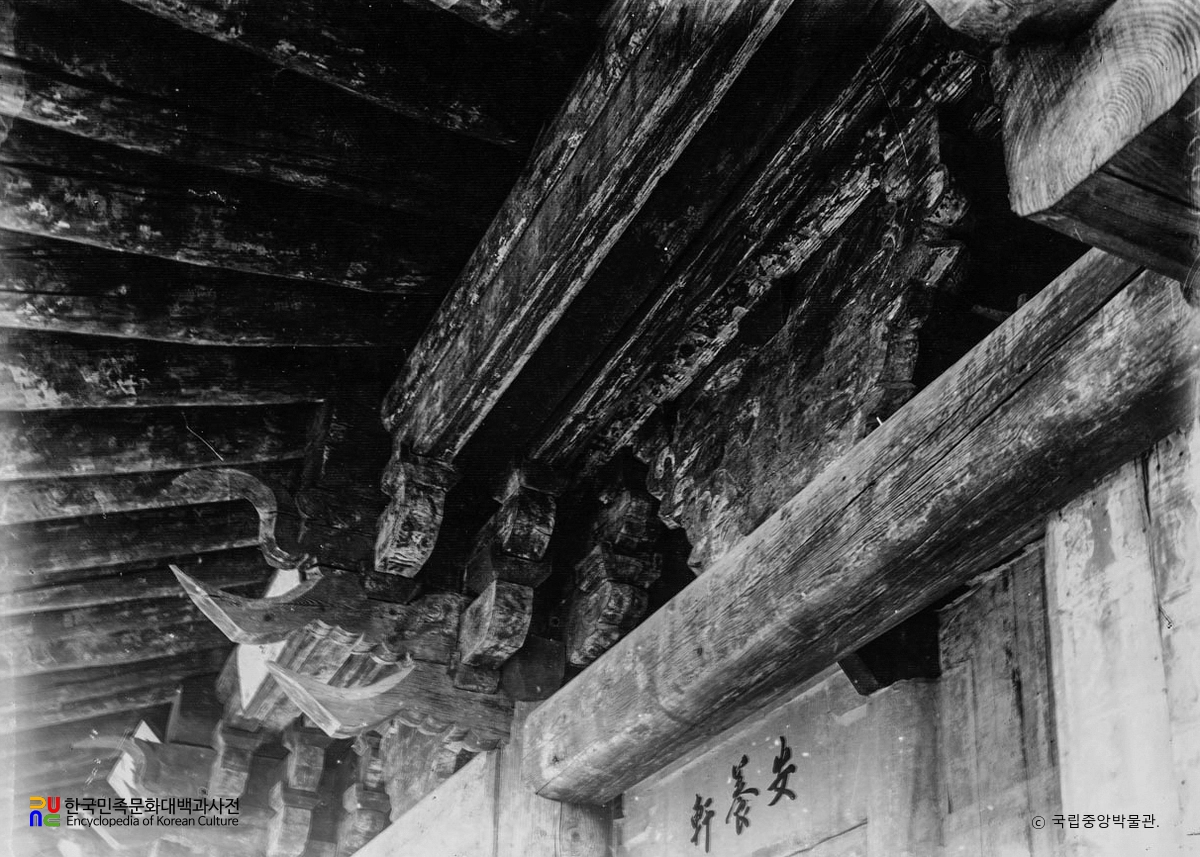 영변 보현사 불영암 전면 좌측 처마