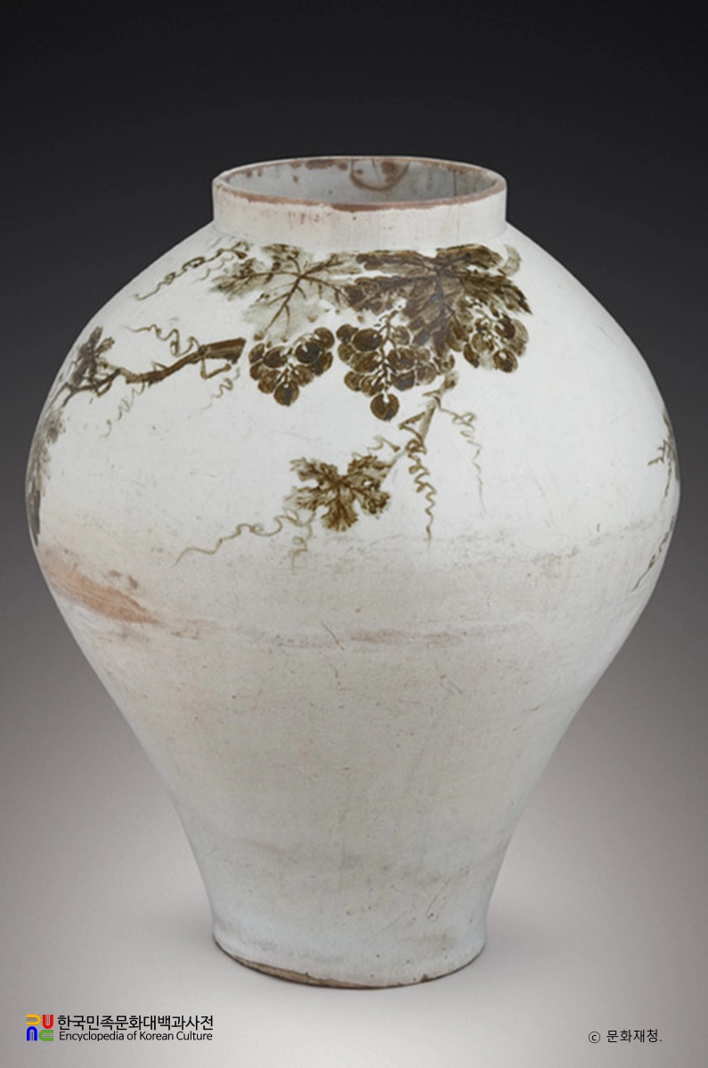 백자 철화포도문 항아리