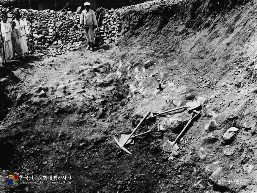 경주 대릉원 일원 중 금령총 적석 상부 노출 모습