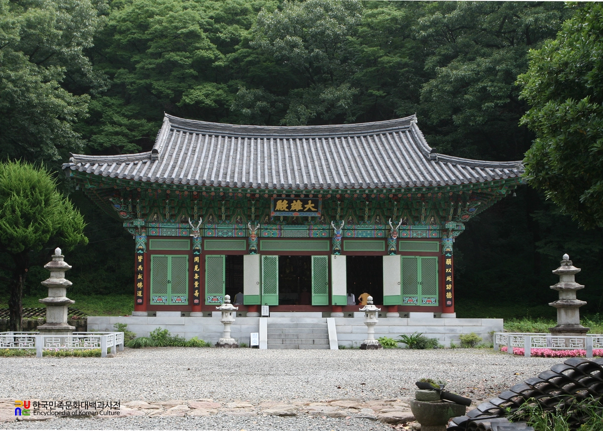 순천 향림사 대웅전과 삼층석탑