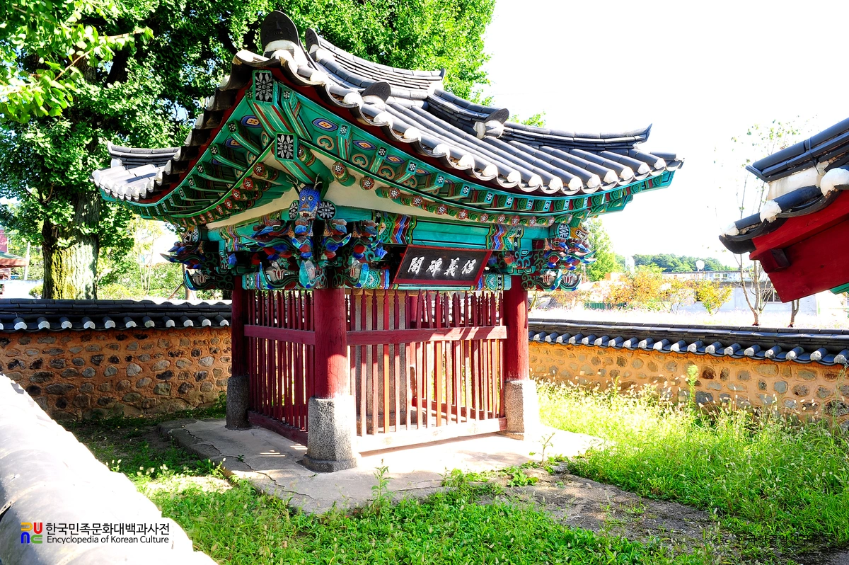 장성 오산 창의비와 창의사 중 창의비각 측면
