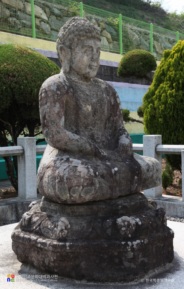 의령 중교리 석조여래좌상 좌측면