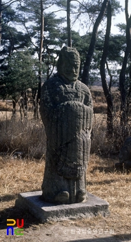 경주 신라 성덕왕릉 중 문인석 정측면