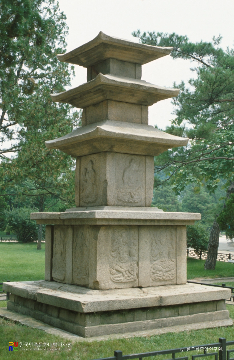 산청 범학리 삼층석탑 정측면