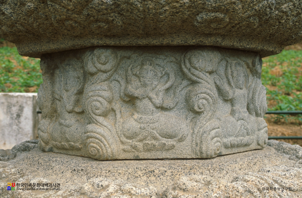 강릉 굴산사지 승탑 / 중대석 주악천인상