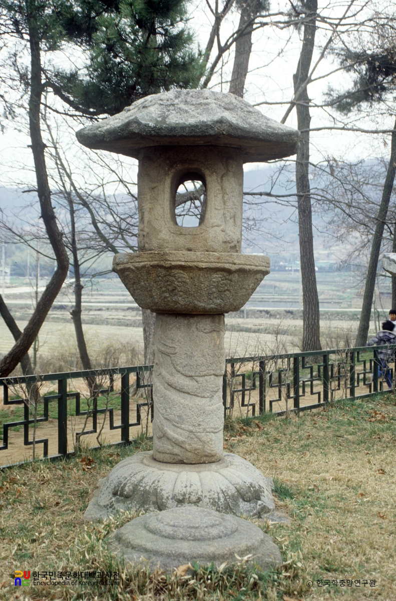 군산 발산리 석등 정면