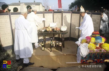 발인(견전례) / 유월장