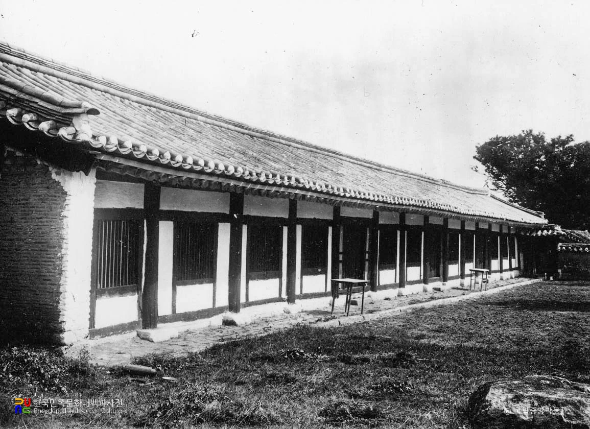 개성 성균관 중 동무 정측면