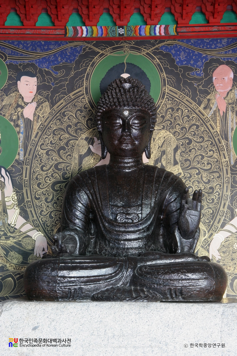 충주 철조 여래 좌상