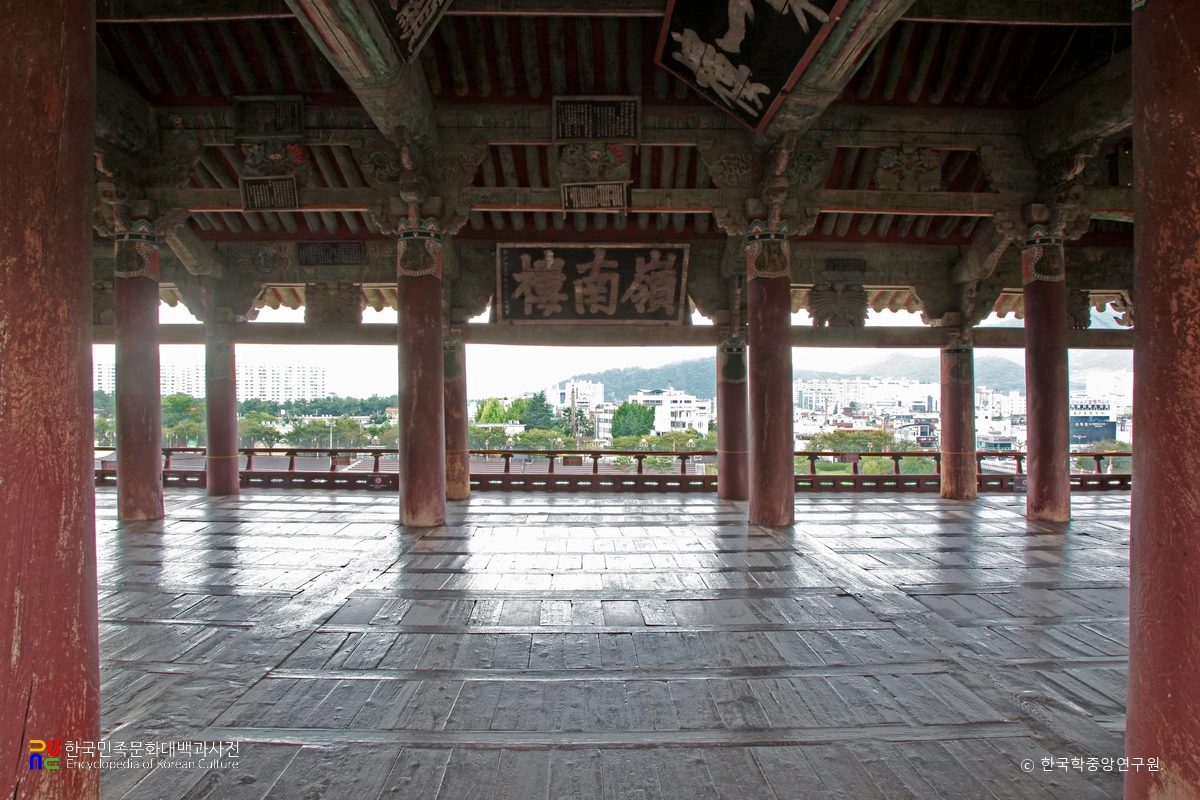 밀양 영남루 내부