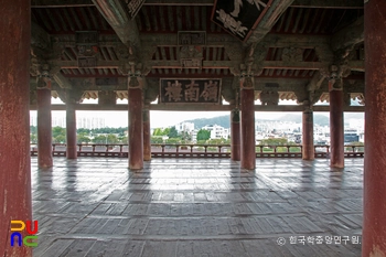 밀양 영남루 내부