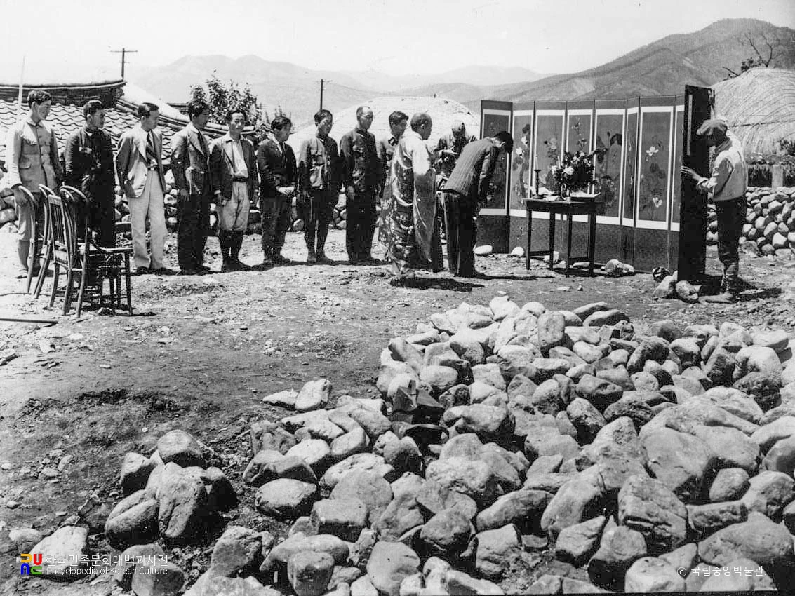 경주 대릉원 일원 중 호우총과 은령총에서 벌인 위령제