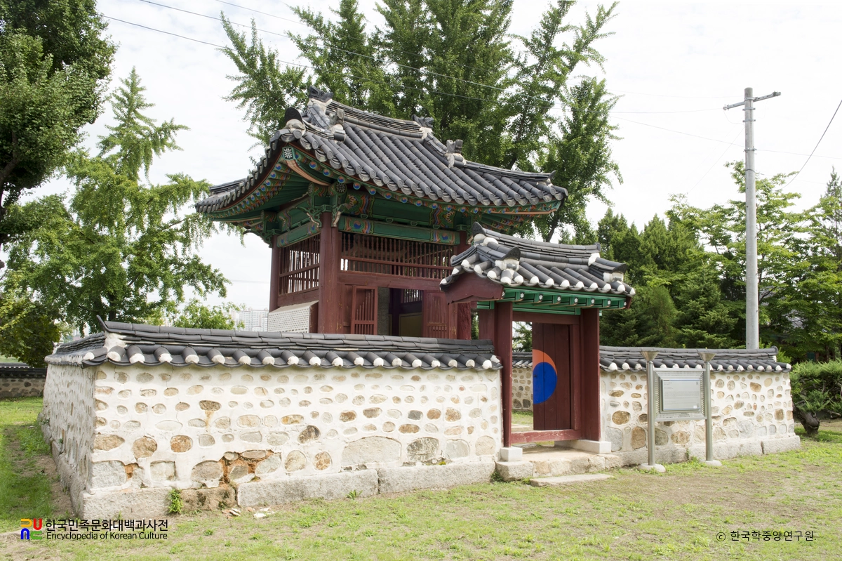 여주 대로사비 비각 정측면