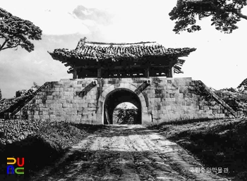 수원 화성 창룡문 정면