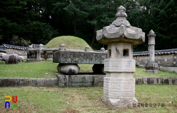 남양주 조선 선조 후궁 공빈김씨 성묘의 장명등과 혼유석