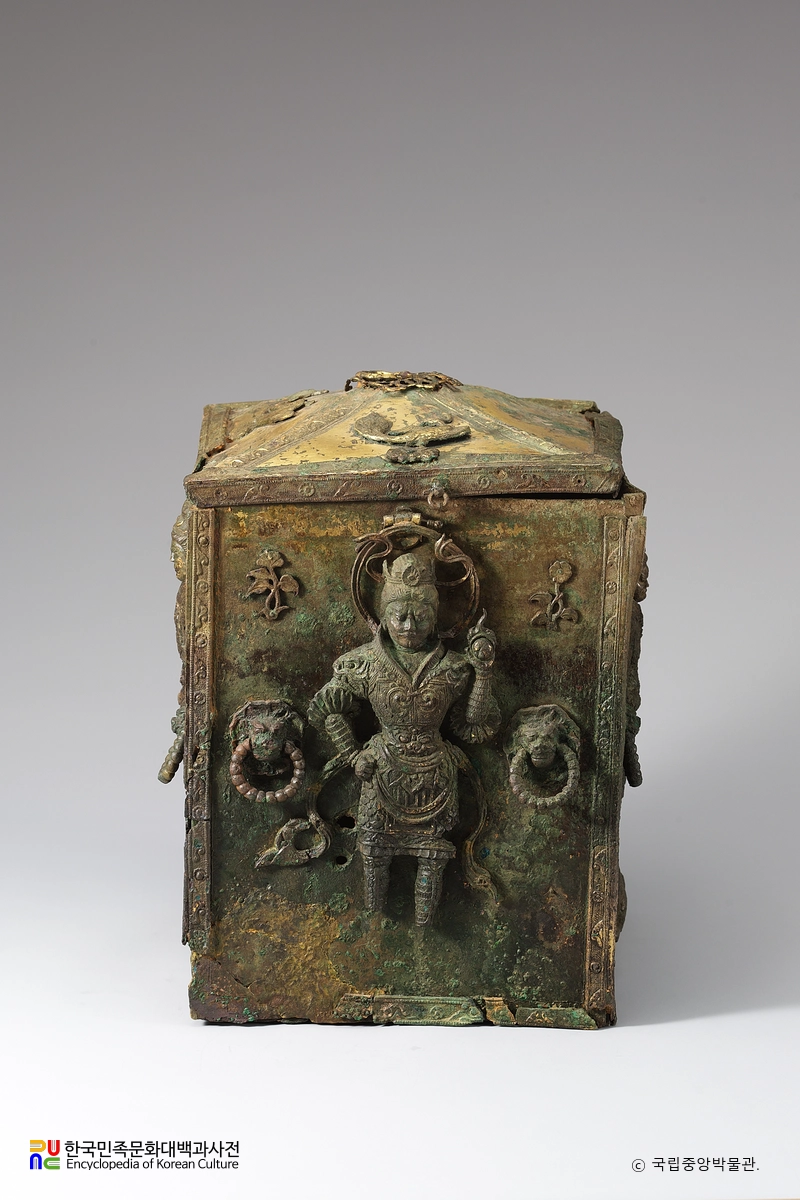 감은사지 서삼층석탑 사리장엄구 중 금동사리외함 사천왕상(남)