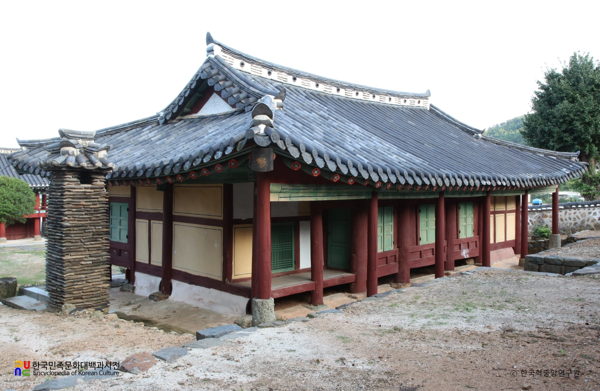 통영 통영향교 중 대성전 우측후면