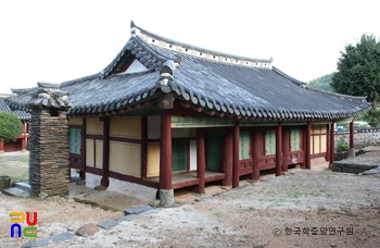 통영 통영향교 중 대성전 우측후면