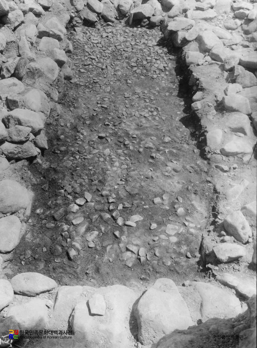경주 대릉원 일원 중 노서리 고분군 곽 아랫부분