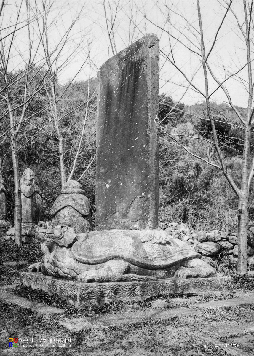 김제 금산사 혜덕왕사탑비 정측면