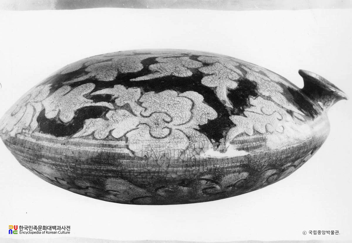 분청사기 박지 철채 모란문 자라병