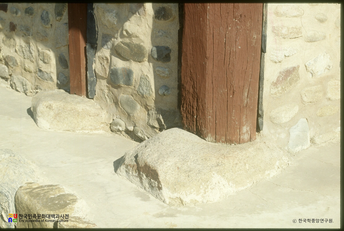 제천 청풍 응청각 / 덤벙주추