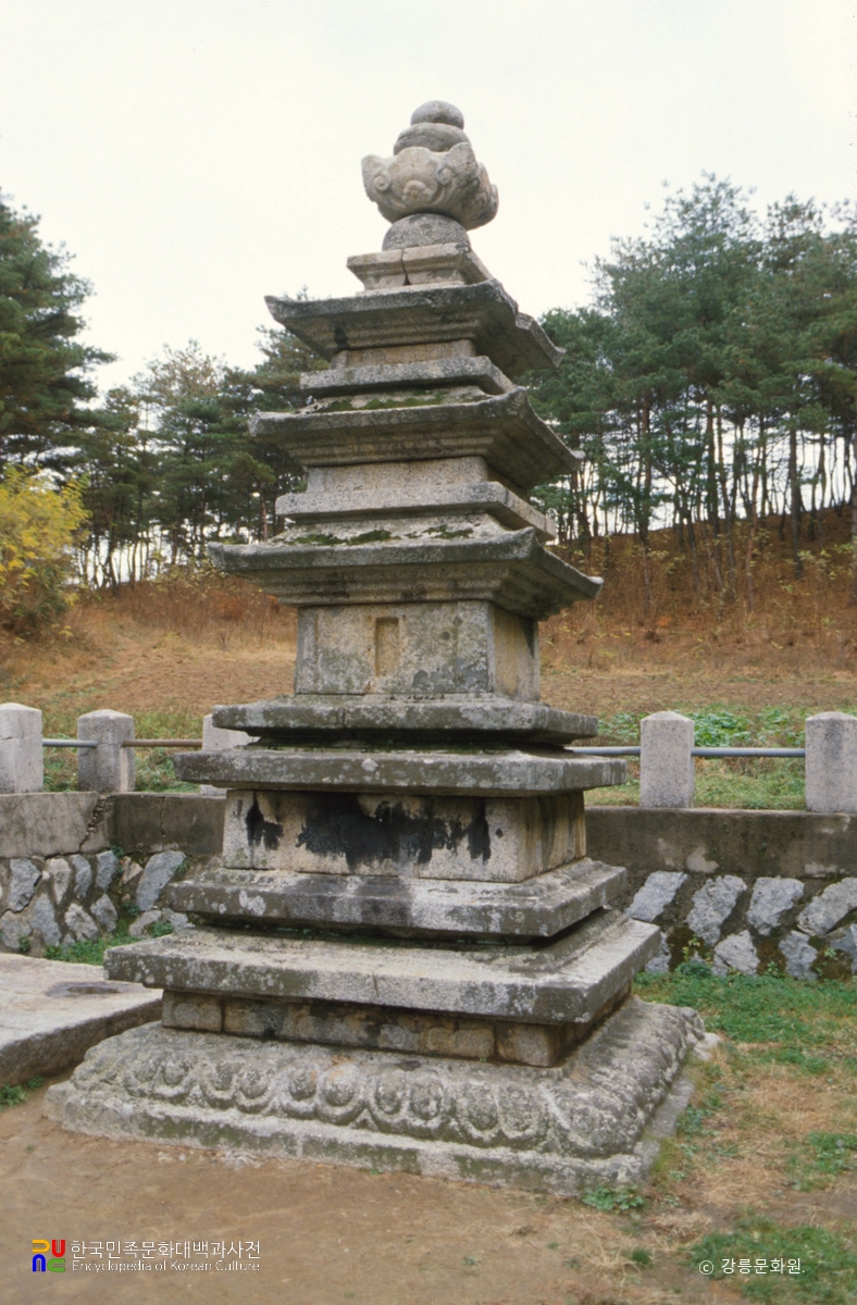 강릉 신복사지 삼층석탑